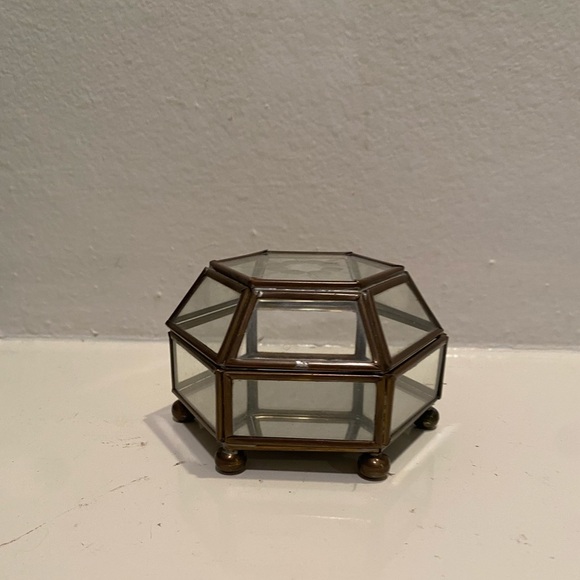 Vintage Hexagonal Brass Trinket/Jewelry Etched Glass Box - Picture 4 of 11